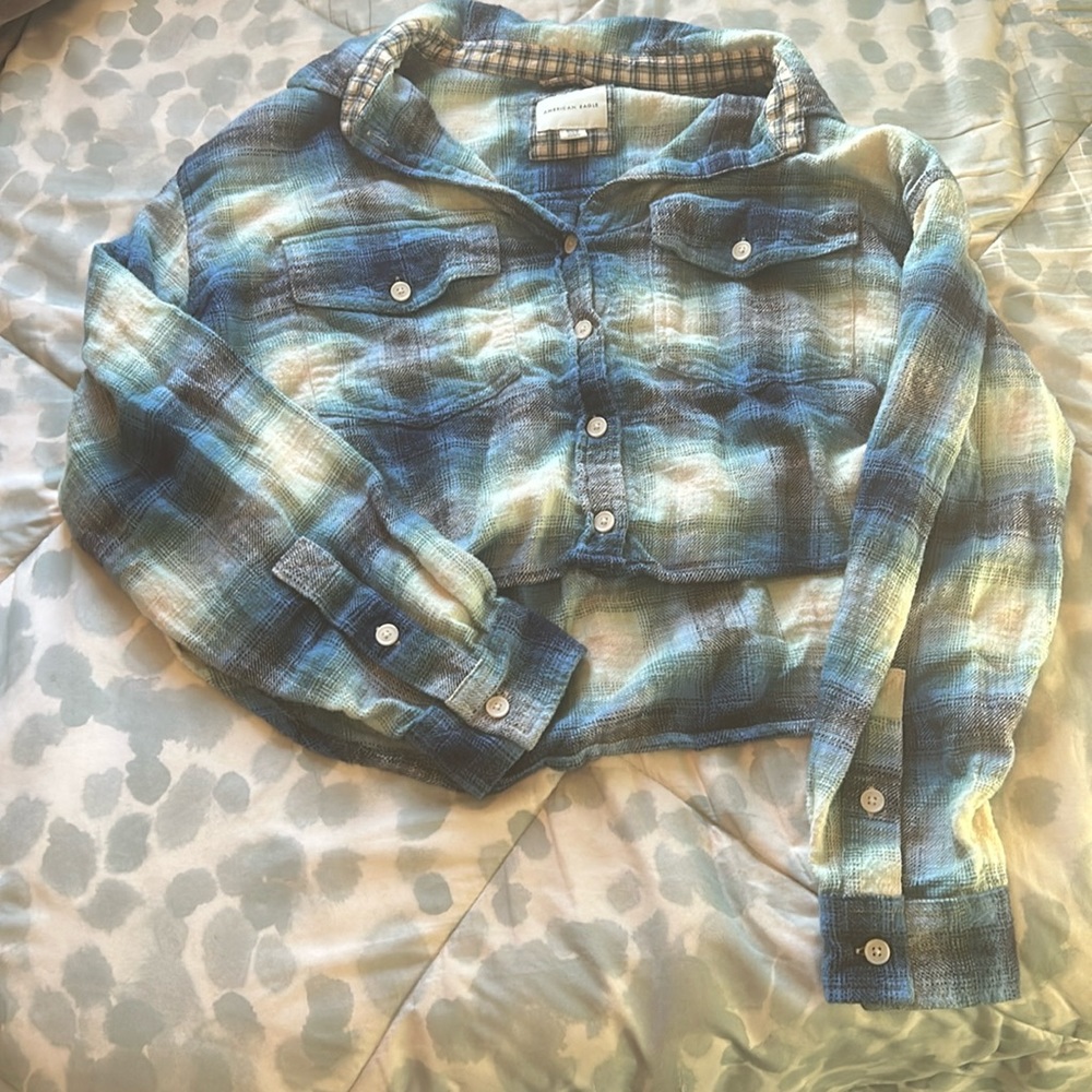 Cropped flannel.